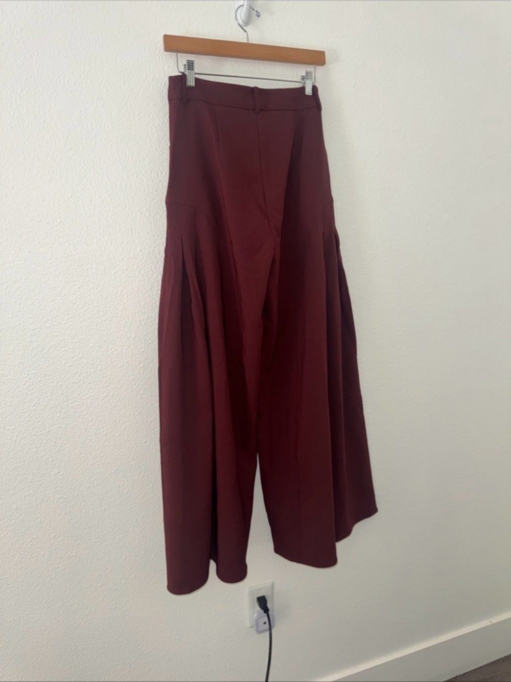 Commense NWT Super Wide Leg Pants Burgundy Size Small High Rise - Picture 10 of 10